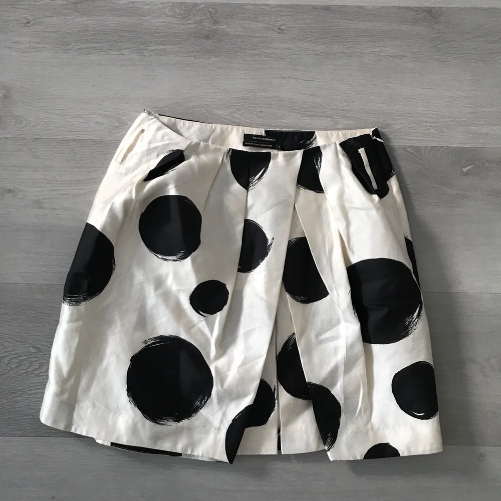 CLUB MONACO SILK SKIRT PLEATED WHITE BLACK DOT WOMENS 4 NWT